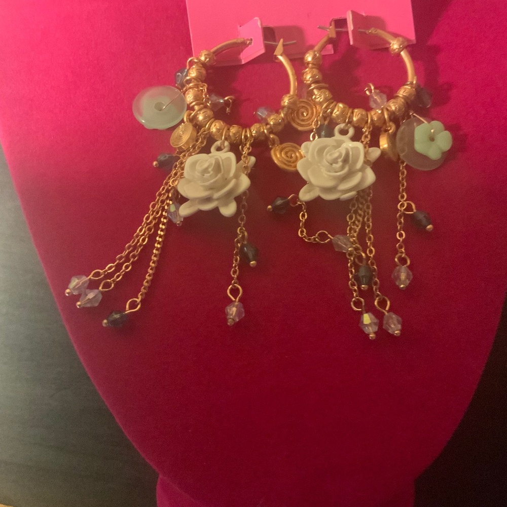 Betsey Johnson White Rose Chandelier Earrings - 7